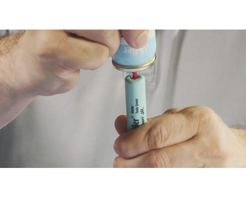 Remplissage d''un fer à souder Weller avec du gaz