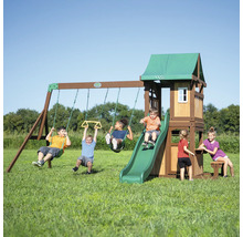 Spielplatz mit Schaukeln, Rutsche und Spielhaus für Kinder im Garten