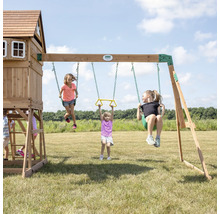 Spielplatz mit Schaukeln, Turm und Kindern auf einer Rasenfläche