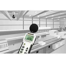 Laserliner Schallpegelmesser SoundTest-Master in einer Produktionshalle