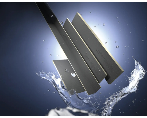 Trois receveurs de douche SwissPor avec de l'eau