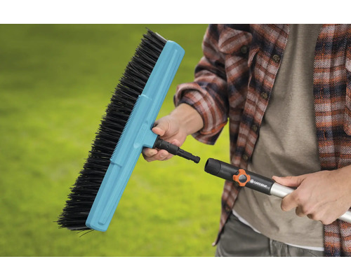 Brosse d''outils de jardin avec manche pour nettoyer les espaces extérieurs