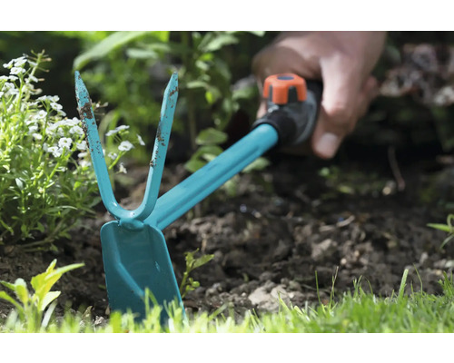 Outil de jardin pour le travail du sol dans la plate-bande