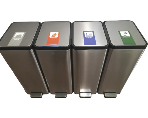 Quatre poubelles en acier inoxydable pour déchets généraux, plastique, papier et déchets organiques