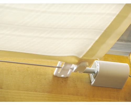 Vue détaillée d''un store enrouleur avec dispositif de montage