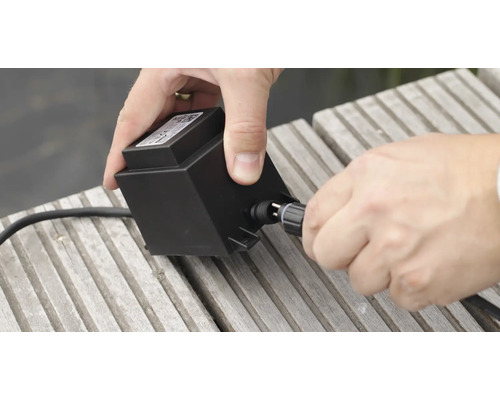 Installation eines Gartenteich-Transformators mit Anschluss