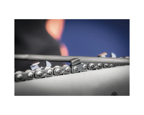 Schärfen einer Kettensäge mit einer Rundfeile