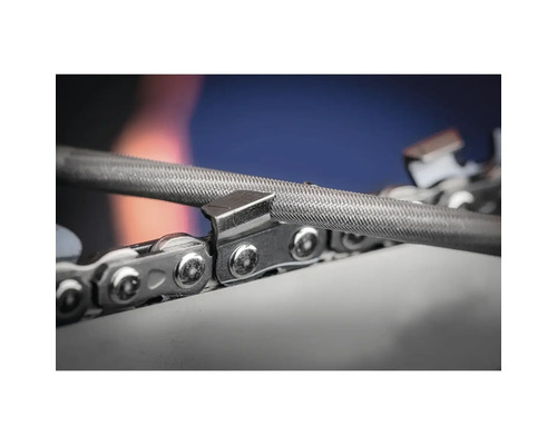 Schärfen einer Kettensägenkette mit einer Feile