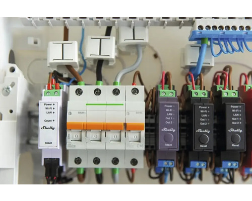 Boîtier à fusibles avec compteurs d''énergie Shelly et disjoncteurs