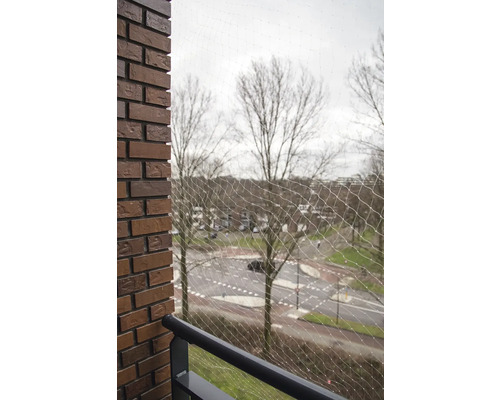 Balkon mit installiertem Katzenschutznetz