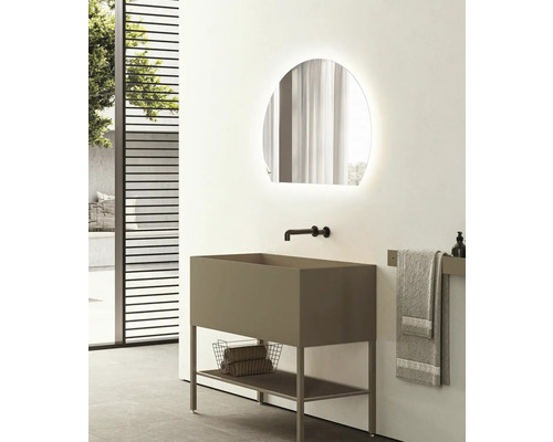 Salle de bain moderne avec lavabo îlot et miroir rond avec éclairage
