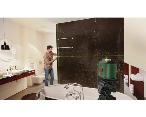 Salle de bains avec laser lignes croisées utilisé pour l''alignement des porte-serviettes, Logo Bosch