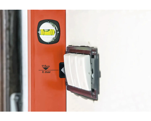 Niveau à bulle pour aligner un interrupteur