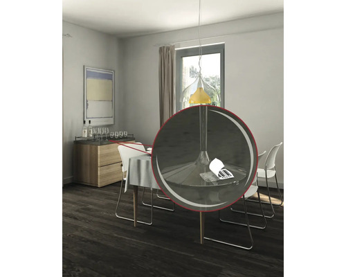 Esszimmer mit Esstisch, Stühlen und Pendelleuchte