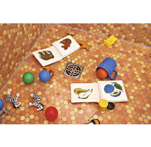 Salle de bain avec mosaïque et jouets pour enfants