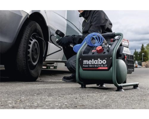 Compresseur Metabo gonflant un pneu