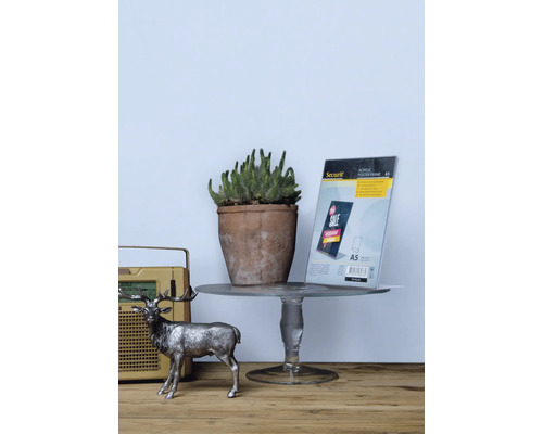 Présentoir de table en acrylique A5 de Securit sur une table