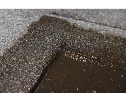 Detailansicht einer reparierten Bitumendachbahn