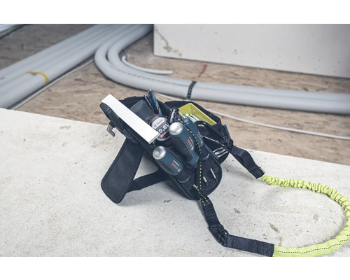 Werkzeughüfttasche mit Elektrikerwerkzeugen und Kabeln