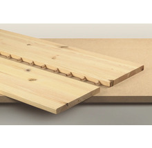 Zwei Holzbretter mit Dübeln auf einer Oberfläche