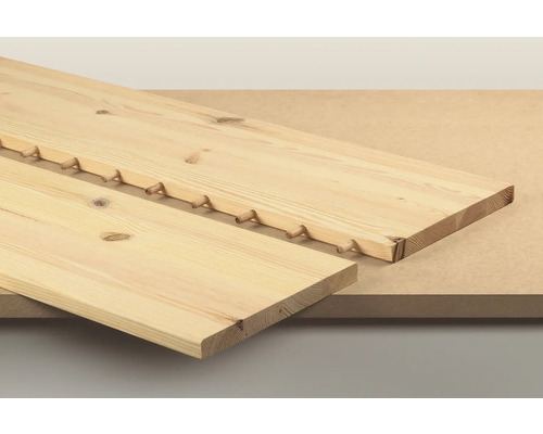 Deux planches en bois avec des chevilles sur une surface