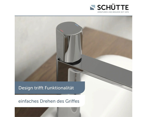 Gros plan d''un robinet brillant avec mitigeur et marquages pour eau froide et eau chaude