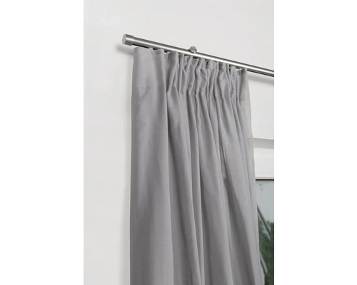 Gardine mit Faltenbandaufhängung an einer Gardinenstange