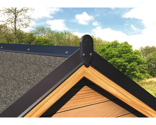 Detailansicht eines Gartenhauses mit Dachpappe und Zierelement