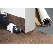 Pose de moquette avec un outil multifonction