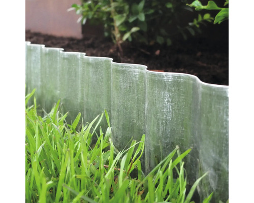 Gartenlandschaft mit Rasenkante aus Kunststoff