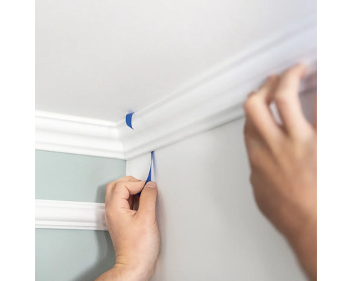 Anbringen von Abdeckband an einer Zierleiste