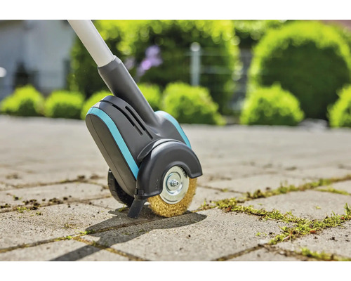 Fugenbürste zum Entfernen von Unkraut zwischen Pflastersteinen