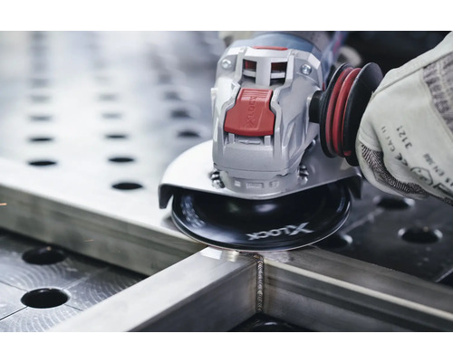 Metallbearbeitung mit einem Winkelschleifer mit X-Lock-System