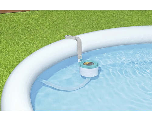 Pool mit Oberflächenskimmer zur Reinigung des Wassers