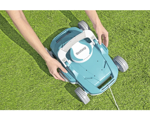 Machine de nettoyage de piscine automatique sur gazon avec le logo Bestway