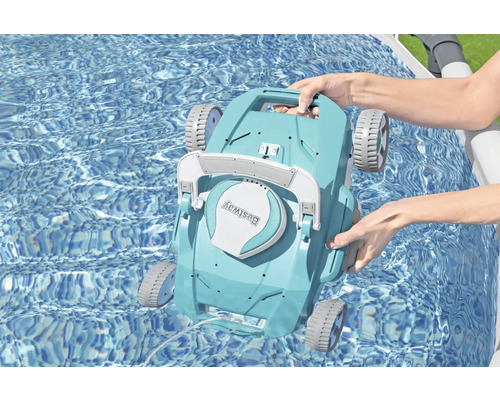 Robot de nettoyage de piscine Bestway dans la piscine
