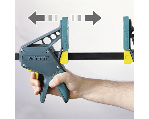 Serre-joint une main Wolfcraft en cours d''utilisation