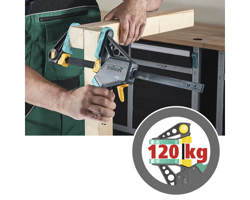 Une personne fixe des pièces de bois avec une serre-joint à une main Wolfcraft. Le symbole indique une capacité de charge de 120 kg.