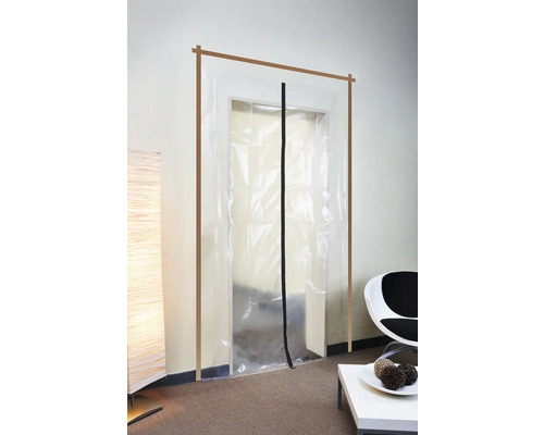 Raum mit Staubschutztürfolie zur Renovierung