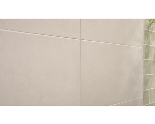 Carreaux muraux en grès cérame dans la salle de bain