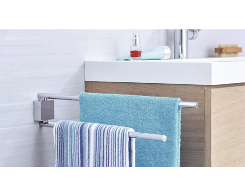 Badezimmer Szene mit Handtuchhalter und Handtüchern