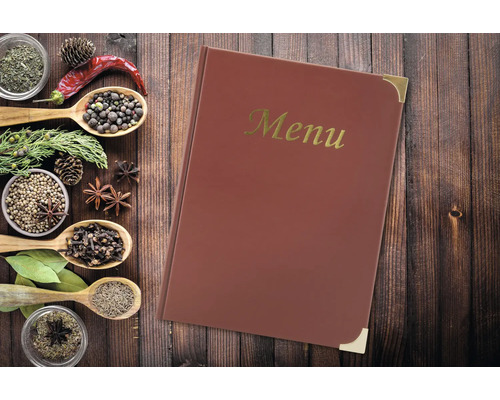 Menu avec épices sur table en bois