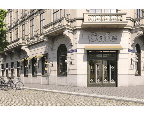 Außenansicht eines Cafés in einem Gebäude mit architektonischen Details
