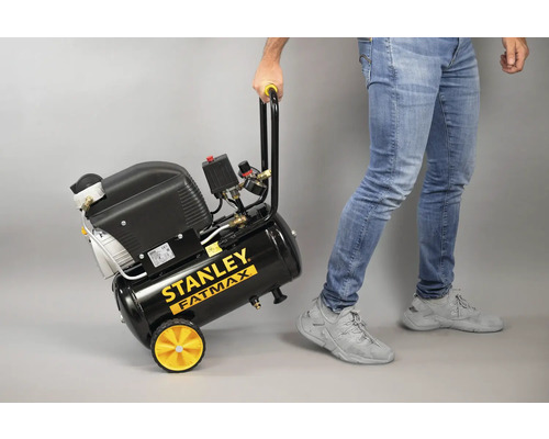 Compresseur Stanley Fatmax avec poignée et roues tiré