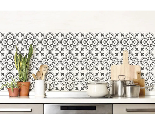 Scène de cuisine avec stickers carrelage à motifs, casseroles et plantes