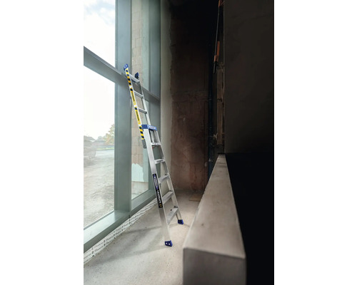 Stehleiter aus Aluminium in Baustelle