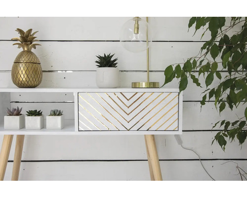 Buffet décoratif avec tiroir, lampe, décoration ananas et plantes succulentes