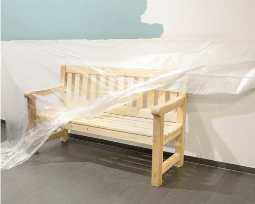 Holzbank abgedeckt mit Schutzfolie