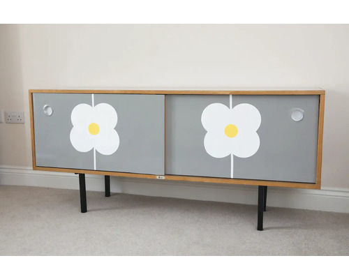 Armoire avec décor floral et portes coulissantes