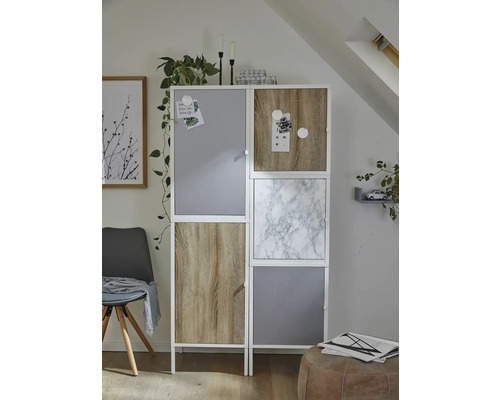 Raumteiler mit Türen in Holz-, Grau- und Marmoroptik